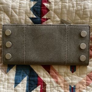 Hammitt 110 North Wallet Pew/Brushed Silver